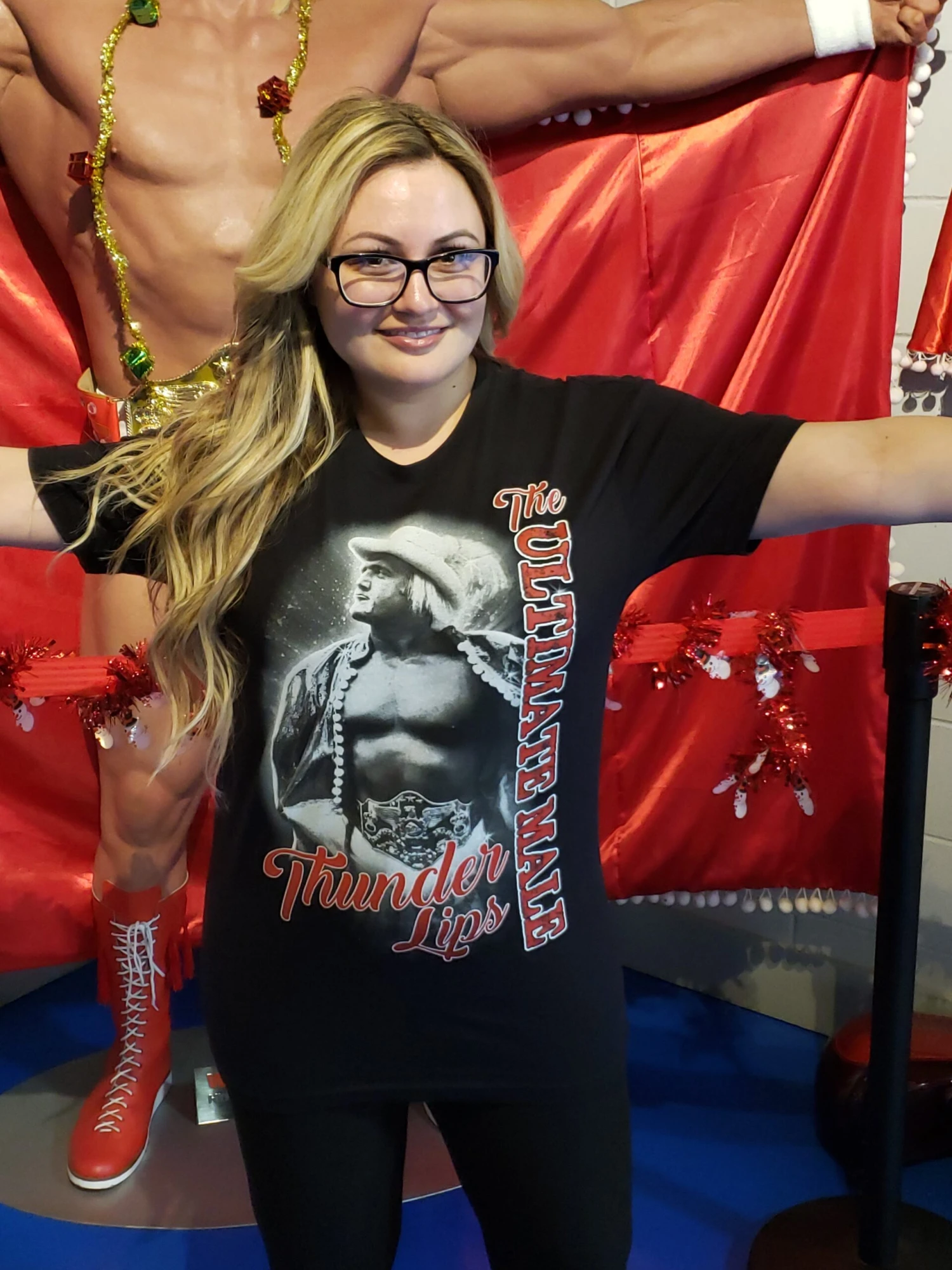 Hulk Hogan Thunderlips Tee Hogan's Beach Shop Hulk Hogan Thunderlips Tee -Best Souvenir Shop Thunderlips deedee scaled